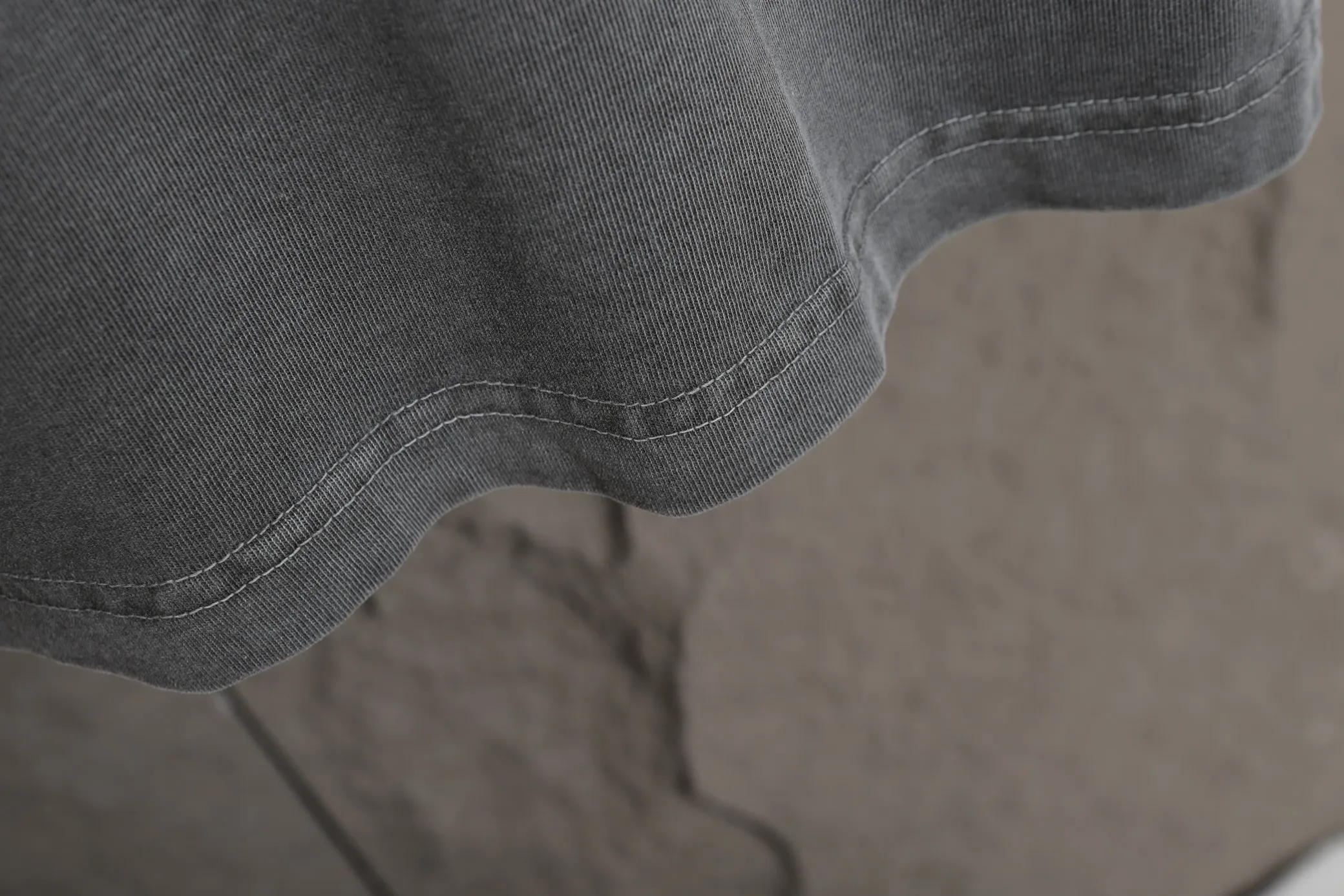 🅿️280 High-quality 25803 2025 early autumn new release🔥 Croxin washed distressed disc length T, 270g high weight double yarn plain fabric, and both the fabric and the garment have been washed, which is equivalent to two washing processes to prevent shrinkage.